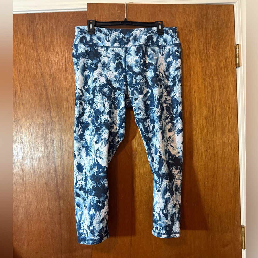 🐠 GAIAM Blue and White Patterned Fabric size XL